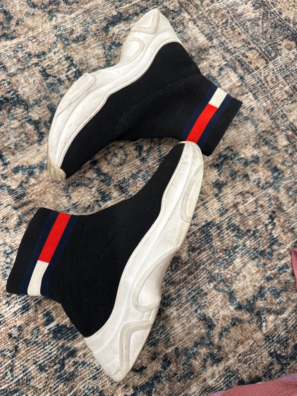 Tommy Hilfiger Black Knit Sneakers – Excellent Condition